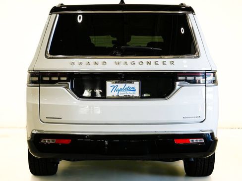 Used 2023 Jeep Grand Wagoneer L Series II AWD/4WD image 7