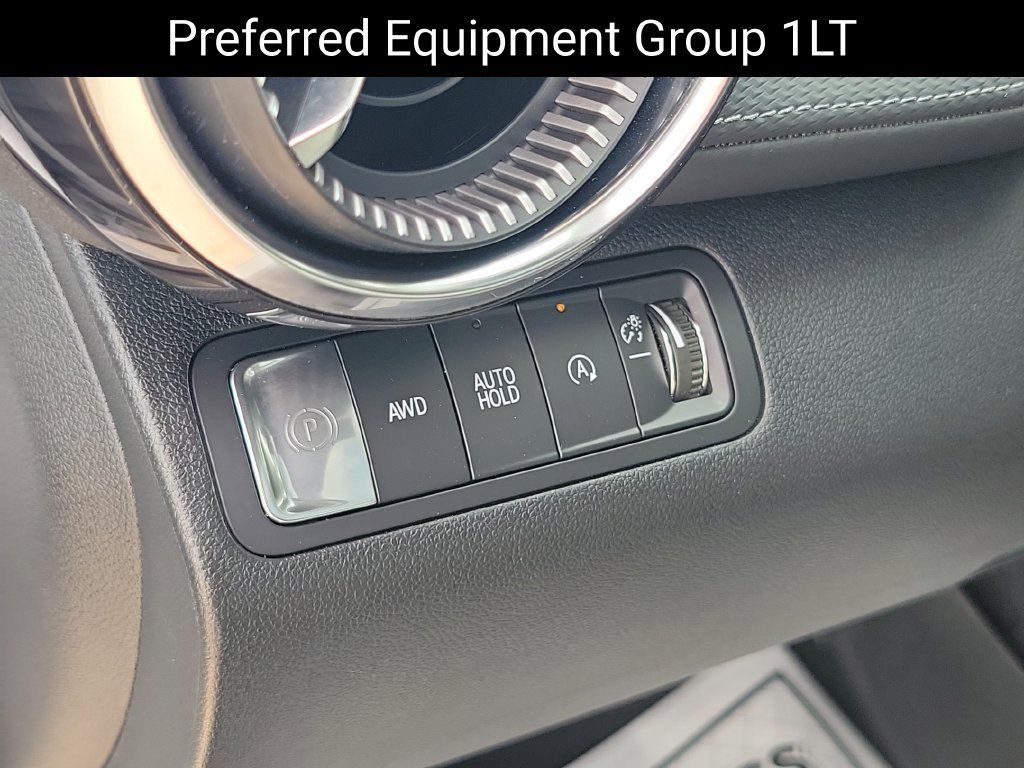 Used 2025 Chevrolet Equinox LT AWD/4WD image 12