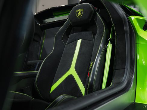 Used 2021 Lamborghini Aventador SVJ image 17