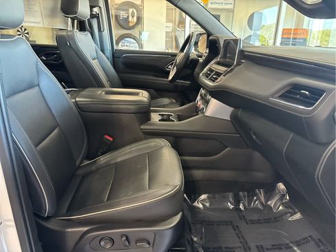 Used 2023 GMC Yukon XL SLT AWD/4WD image 38