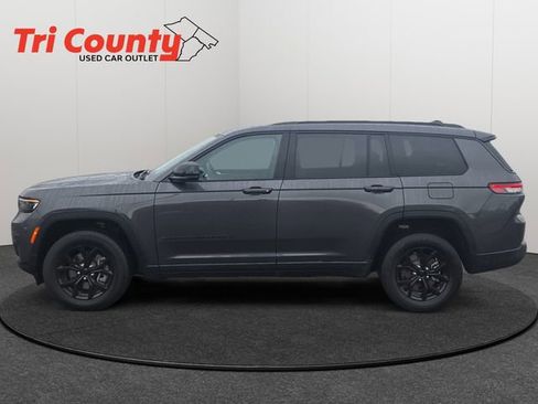 Used 2024 Jeep Grand Cherokee L Laredo image 4