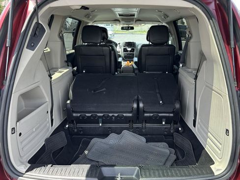 Used 2016 Chrysler Town & Country Touring w/ Driver Convenience Group FWD image 40