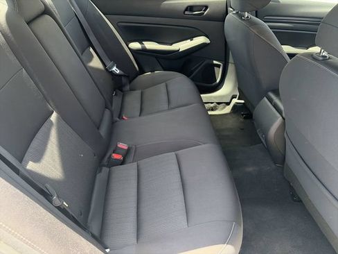 Used 2024 Nissan Altima 2.5 SV FWD image 14