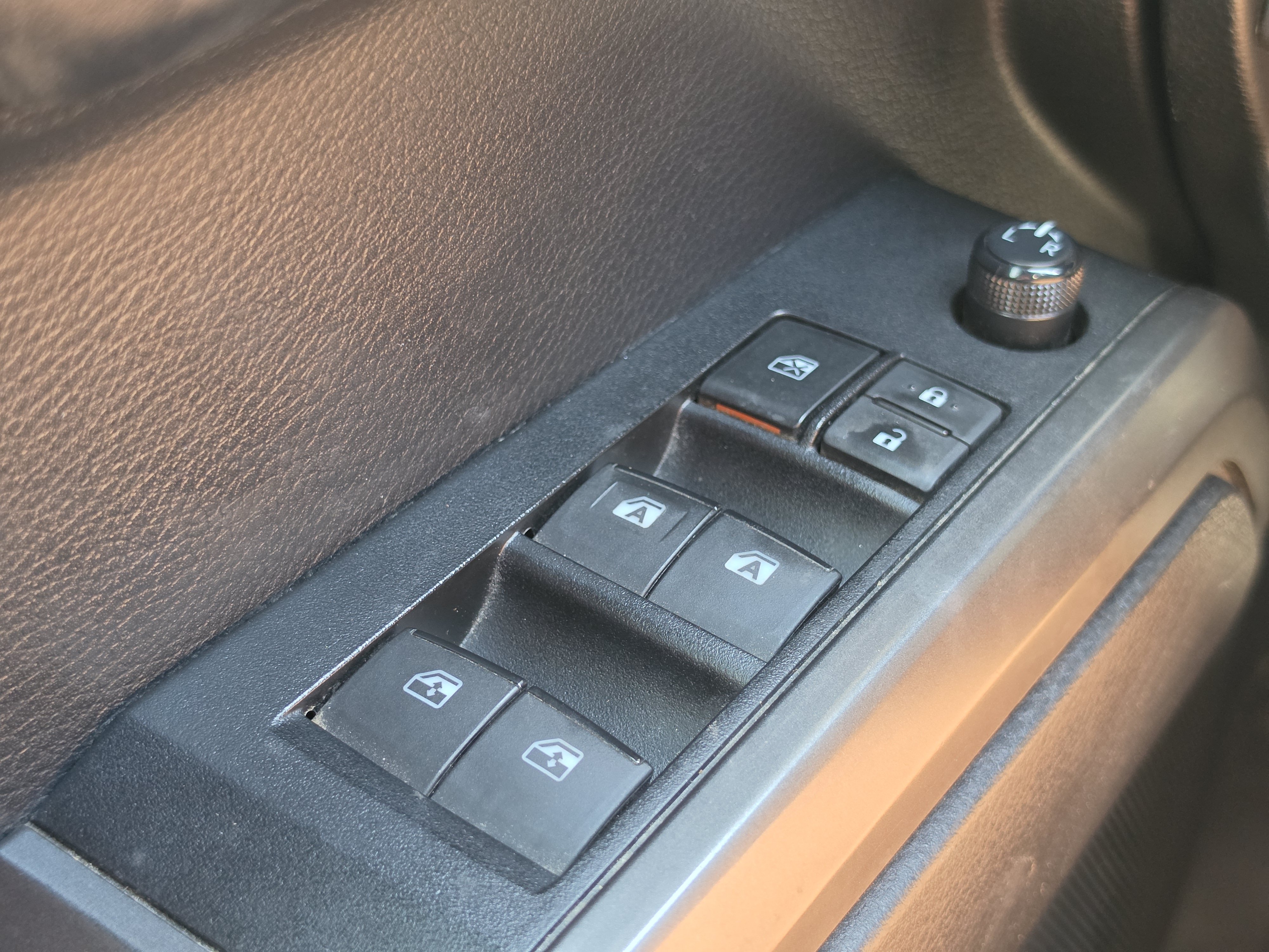 Used 2019 Toyota Tacoma TRD Sport w/ TRD Premium Sport Package AWD/4WD image 16
