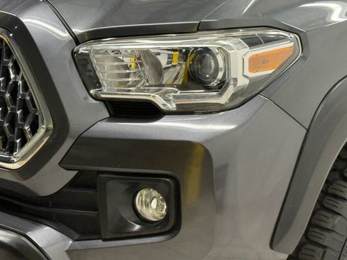 Used 2019 Toyota Tacoma TRD Off-Road AWD/4WD image 4