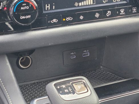 Used 2025 Nissan Pathfinder SV AWD/4WD image 30