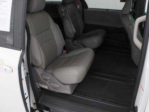 Used 2020 Toyota Sienna XLE w/ XLE Navigation Package image 37