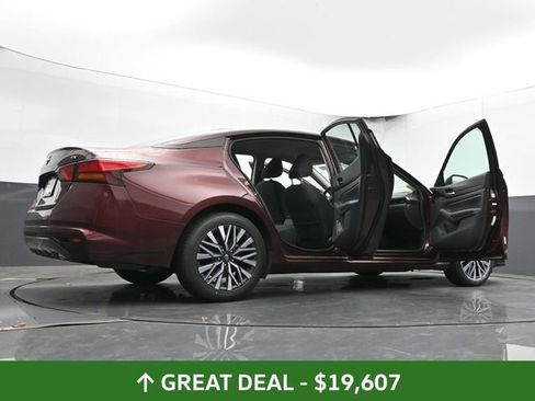 Used 2024 Nissan Altima 2.5 SV image 74