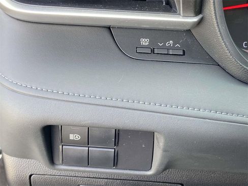 Used 2022 Toyota Highlander L image 28