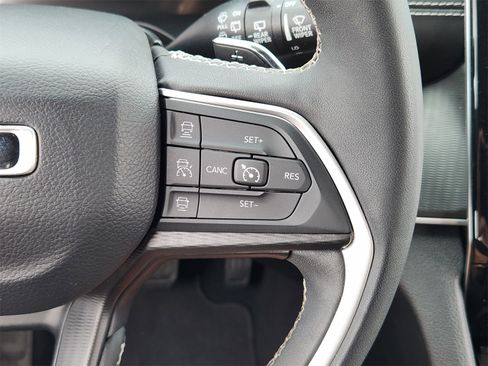 Used 2024 Jeep Grand Cherokee L Laredo image 28