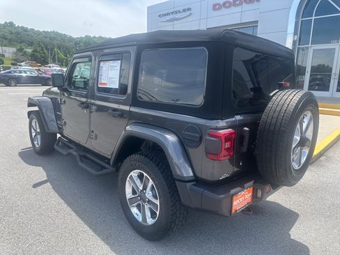 Used 2020 Jeep Wrangler Unlimited Sahara AWD/4WD image 10