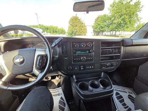 Used 2016 Chevrolet Express 3500 RWD image 13