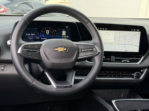 Used 2025 Chevrolet Equinox LT FWD image 25