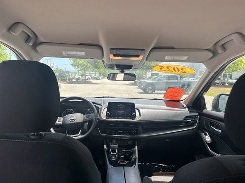 Certified 2025 Nissan Rogue SV AWD/4WD image 23