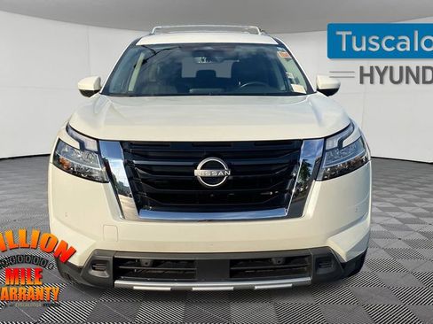 Used 2023 Nissan Pathfinder SL image 2
