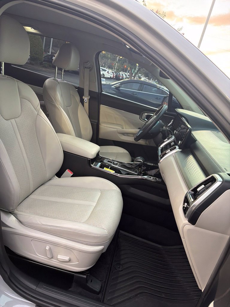 Used 2023 Kia Sorento SX AWD/4WD image 5