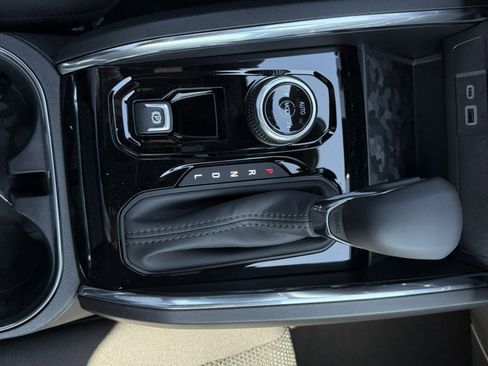 New 2026 GMC Canyon Elevation w/ Convenience Package image 16