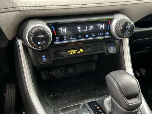 Used 2022 Toyota RAV4 XLE image 22