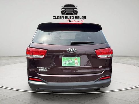 Used 2016 Kia Sorento AWD w/ LX Convenience Package image 4