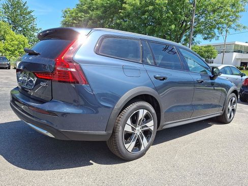 New 2026 Volvo V60 B5 Cross Country Plus w/ Climate Package AWD/4WD image 4