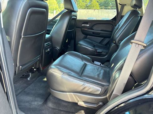 Used 2008 Cadillac Escalade AWD image 7