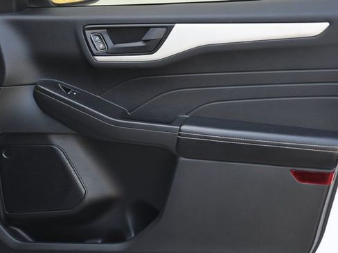 Used 2022 Ford Escape SE image 28