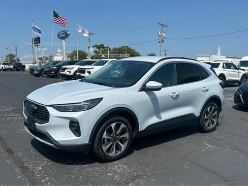 Used 2025 Ford Escape Platinum AWD/4WD image 2