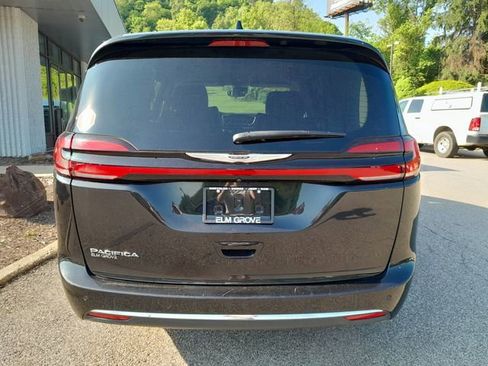 Used 2023 Chrysler Pacifica Touring-L FWD image 6