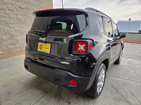 Used 2022 Jeep Renegade Latitude w/ Convenience Group AWD/4WD image 5
