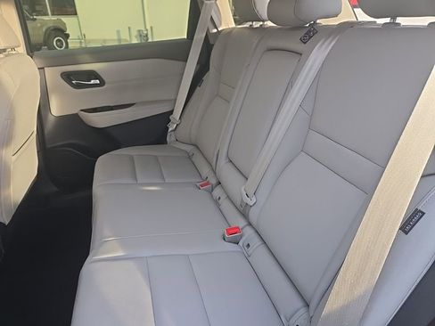 Used 2025 Nissan Rogue SL image 25