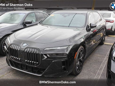 Used 2025 BMW i7 eDrive50 w/ Executive Package image 1