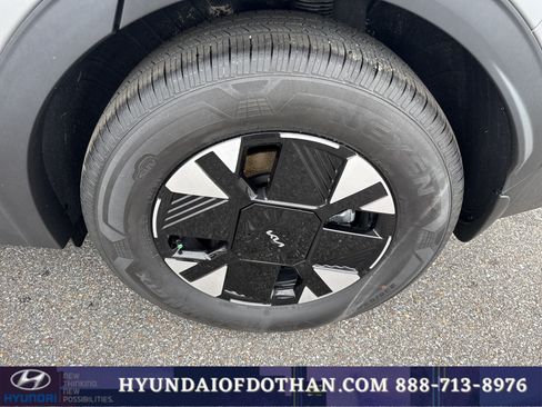 Used 2026 Kia Sportage LX FWD image 19