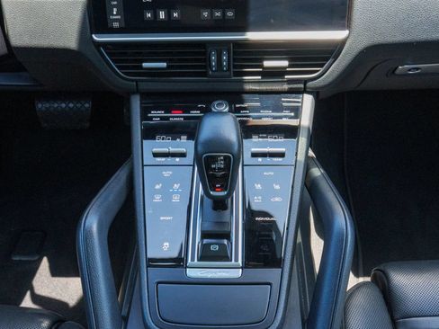 Used 2019 Porsche Cayenne S AWD/4WD image 39