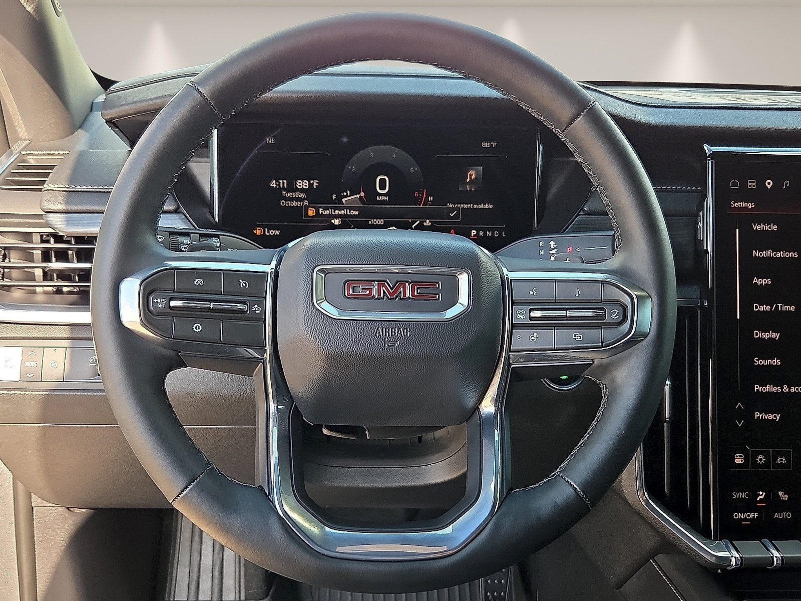 Used 2026 GMC Acadia Elevation w/ Elevation Premium Package FWD image 13