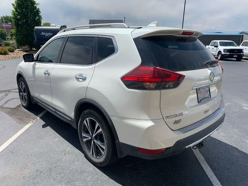 Used 2017 Nissan Rogue SL w/ SL Premium Package FWD image 4