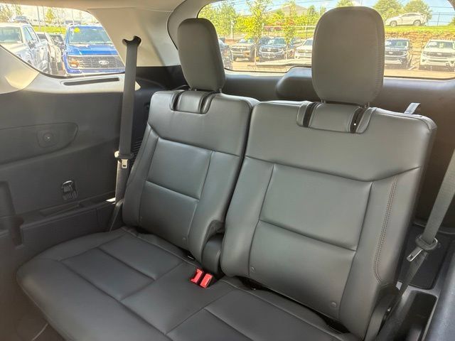 Used 2025 Ford Explorer Active w/ Active Comfort Package RWD image 21