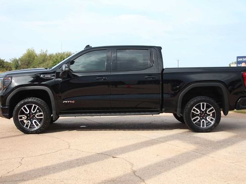 Used 2024 GMC Sierra 1500 AT4 w/ AT4 Premium Package AWD/4WD image 7