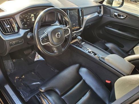Used 2019 Volvo XC60 T5 Momentum w/ Multimedia Package image 15