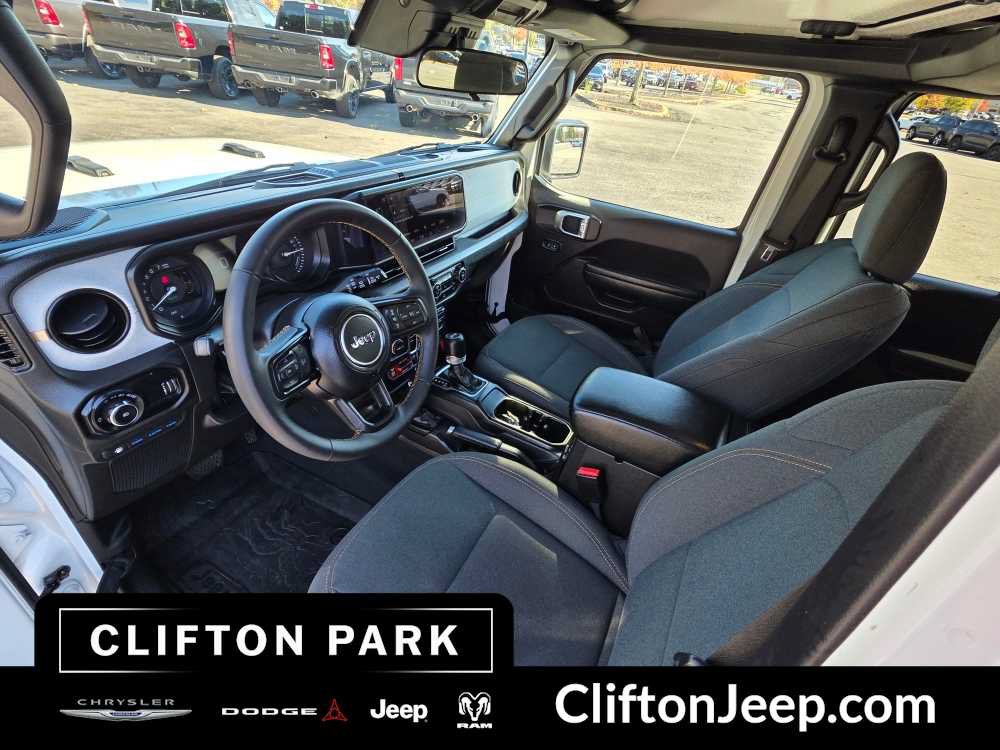 Used 2024 Jeep Wrangler Unlimited AWD/4WD image 11