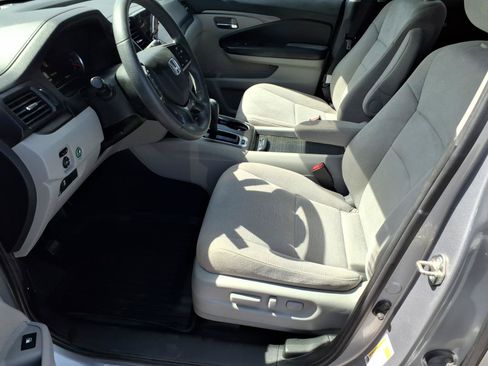Used 2020 Honda Pilot EX image 11