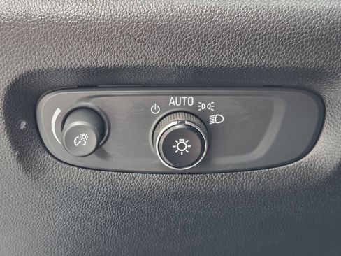 Used 2022 Chevrolet Traverse Premier AWD/4WD image 25