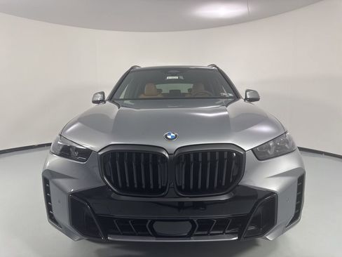 New 2026 BMW X5 xDrive40i w/ M Sport Package AWD/4WD image 2