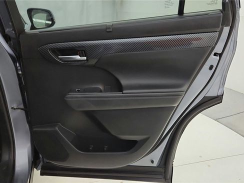Certified 2022 Toyota Highlander XLE image 31