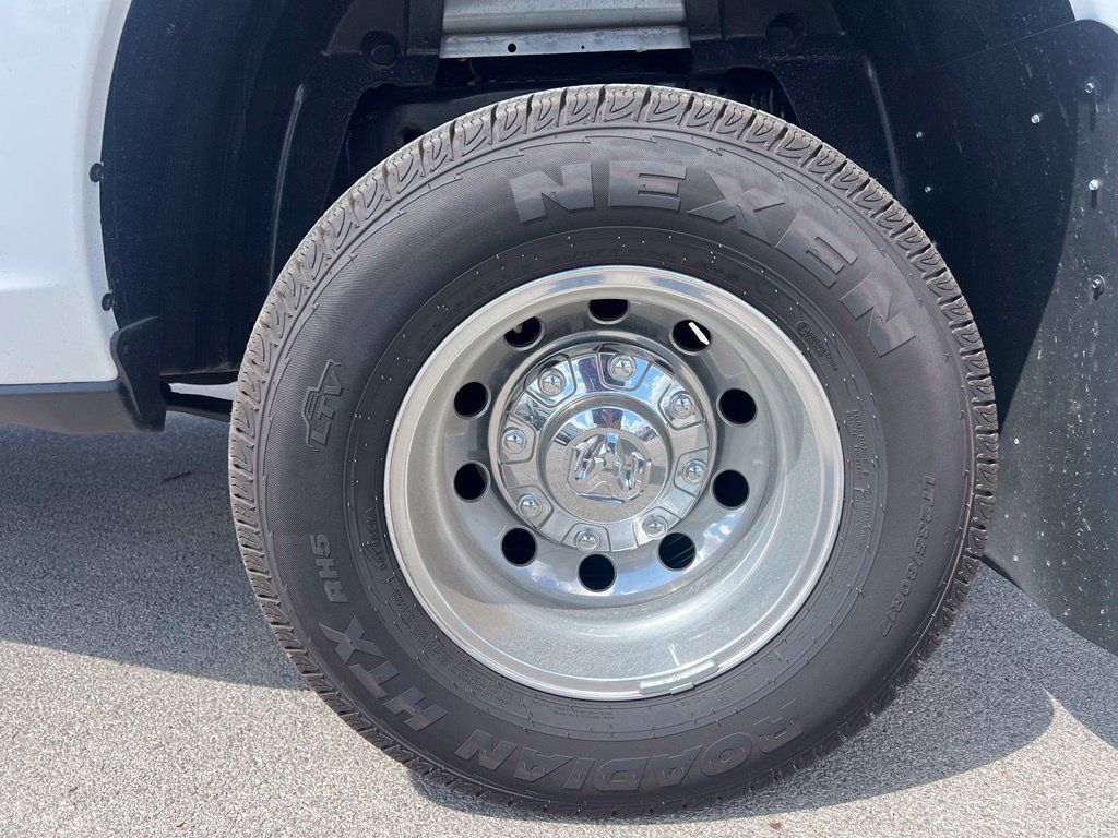 Used 2026 RAM 3500 Laramie AWD/4WD image 11