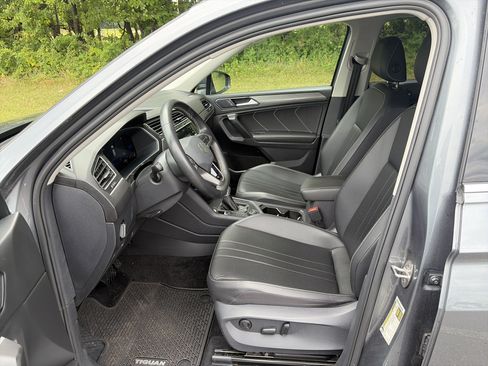 Used 2023 Volkswagen Tiguan SE AWD/4WD image 16