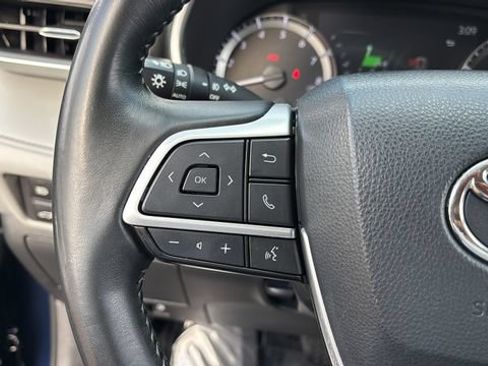 Used 2023 Toyota Highlander XLE FWD image 23