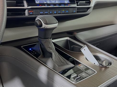 Used 2024 Toyota Sienna XLE image 24