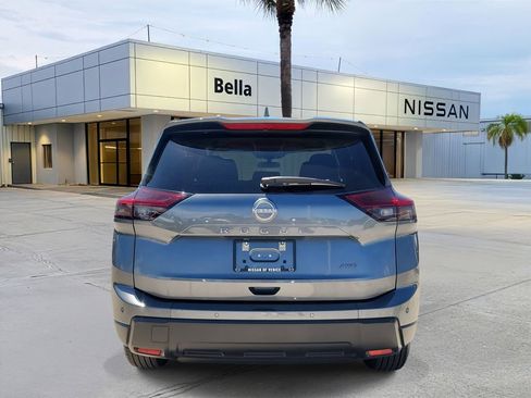 Used 2025 Nissan Rogue SV image 5