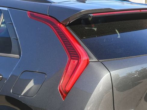 Used 2023 Kia Niro EX Touring image 11