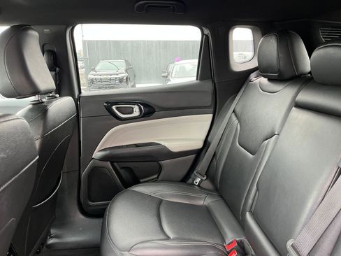 Used 2025 Jeep Compass Limited image 40